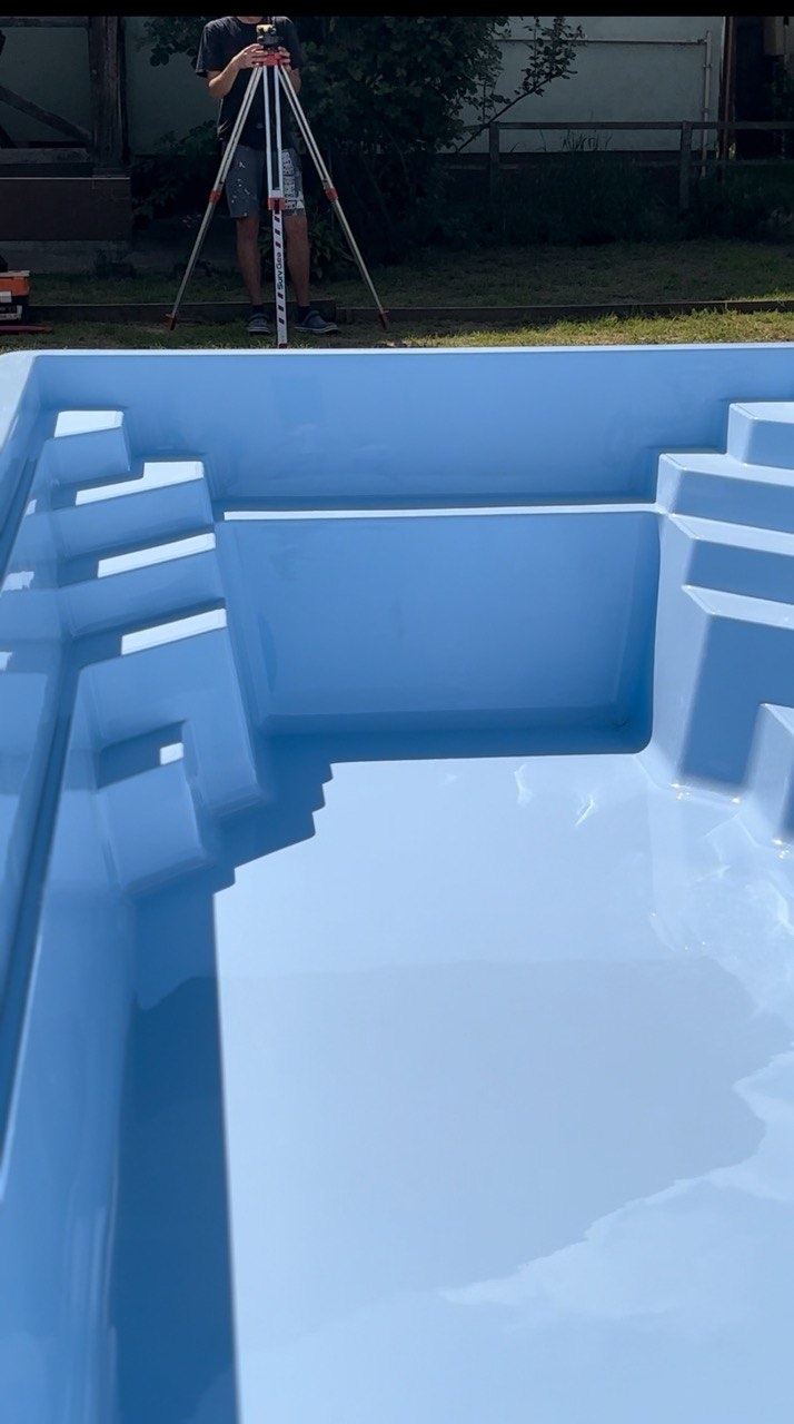 Композитний басейн Блакитна Лагуна 8×3,7 м — склопластикова чаша у Києві, Aqua Pools